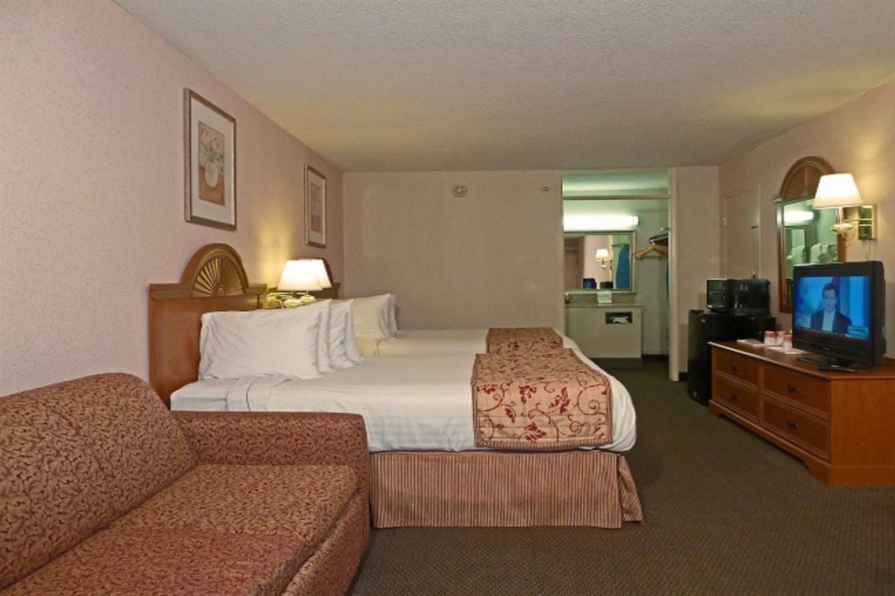 Ramada By Wyndham Asheville / Biltmore West Extérieur photo